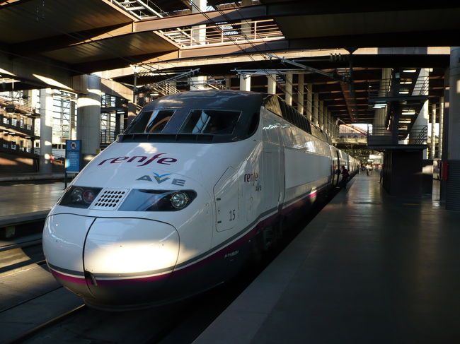 ＡＶＥで一路コルドバへ、<br />朝９：００発　コルドバ着１０：５０