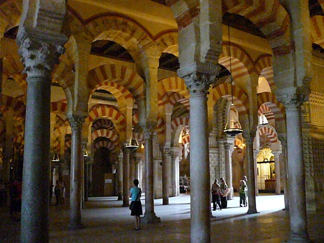 柱の下に立たなければ味わえない感動。