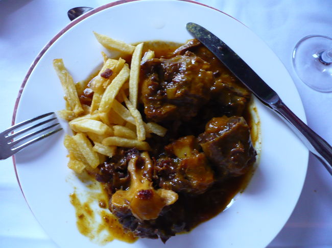 牛のしっぽの煮込み、トロなんたら。<br />美味しい・・・・・・