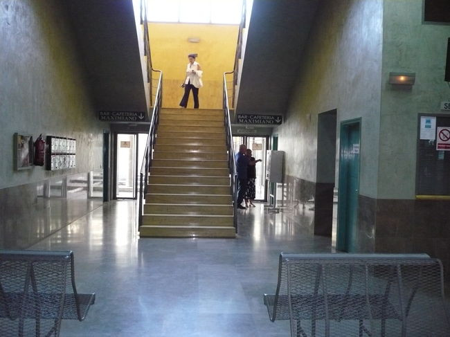 バスターミナル入り口を入って右奥にコインロッカー<br />があります。<br />写真奥の右側です。