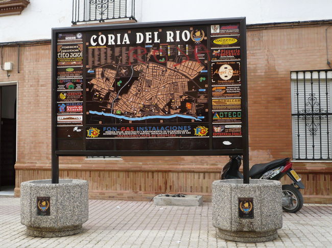 コリア・デル・リオはセビージャから南へ１５?<br />タクシーで２０分位の所にあり、小さな田舎町。<br />平日から人々は町中、ＢＡＲでぶらぶら、のどかな<br />町と言うよりは綺麗な村。