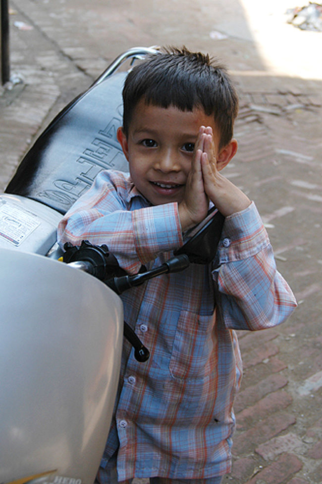 バネパにて。ナマステ少年。