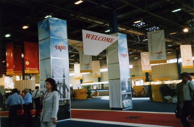 学会会場、一日目はずっと学会会場に。