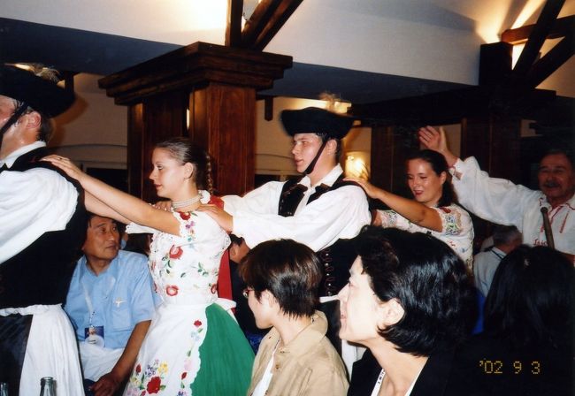 民族舞踊　私はバルトークが大好きだ。そのもとになるハンガリー民謡はよかった。