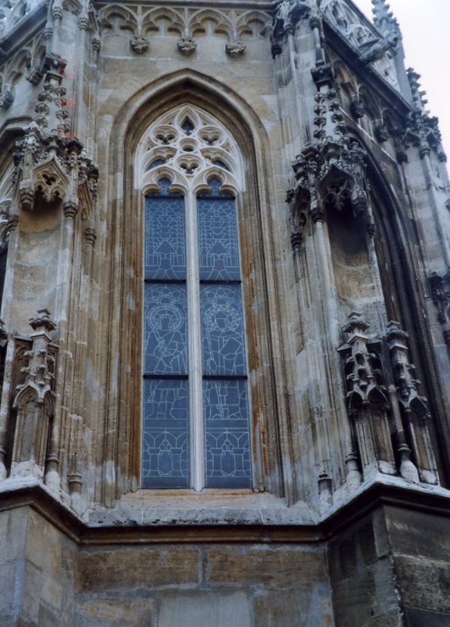 その後漁夫のとりで、音楽史博物館など王宮の丘のみどころをみて、タクシーでゲッレールトの丘に向った。そのさい「Euro　City Taxi」にのったがこれがぼるタクシーでわずか3ｋｍくらいで4000円ちかくとられた！！ブタペストで不用意にタクシーに乗るものでない。以後はずべてシティタクシーをいかなる場合も呼ぶようにした。写真無精でこのあいだの写真はない。16時ごろに学会会場に帰る。