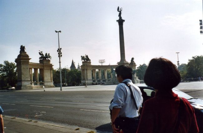 9/5　朝のセッションの後、地下鉄3号線、1号線を乗り継ぎ英雄広場に向う。