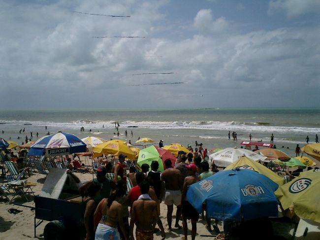 空に４本、すじが入っているのは、凧だそうです。<br /><br />どの国にもあるんですね。