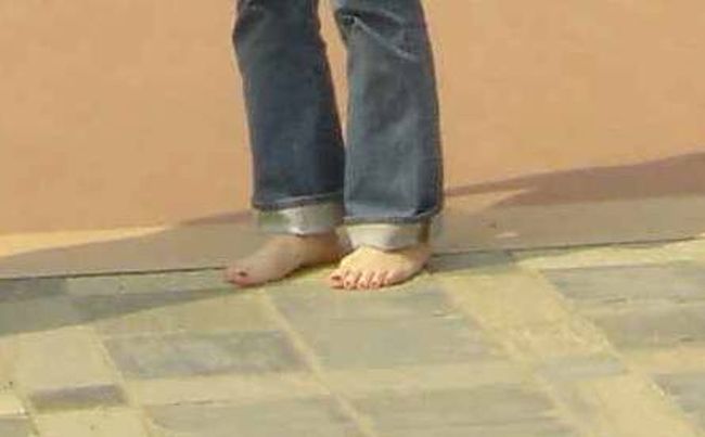 ４０度近い気温でガンガンに熱せられた石畳はまるでフライパンの上にいるよう！<br />ぴょんぴょん跳ねながら走り回りました