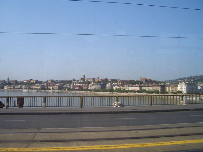 今日はまず、西駅から出ている２６番バスに乗って、マルギット島内をちょっくら見学です。ん〜今日も晴天☆ご機嫌よろしいようでんな。