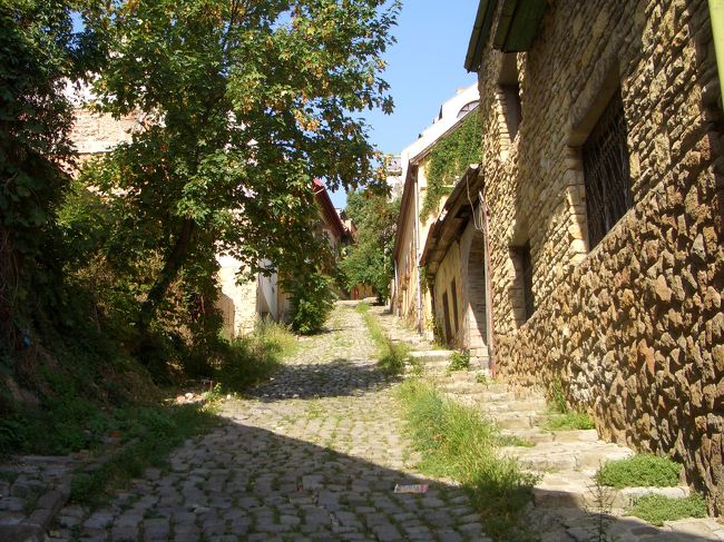 何だか心に染み入るような風景。家々も道も石で出来た古い雰囲気が、とってもステキ。あ〜なんて素晴らしいところなんだろう。。
