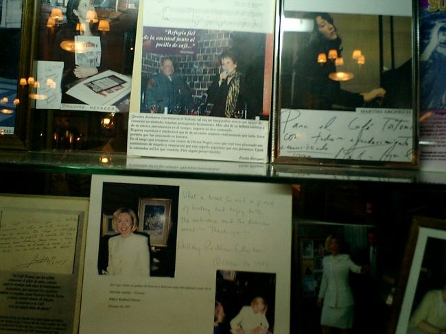 ここは、アルゼンチンの文化人が集った場所としても知られています。<br /><br />確かに‥‥<br />しゅんはでもわかる人物の写真も飾られています。<br />