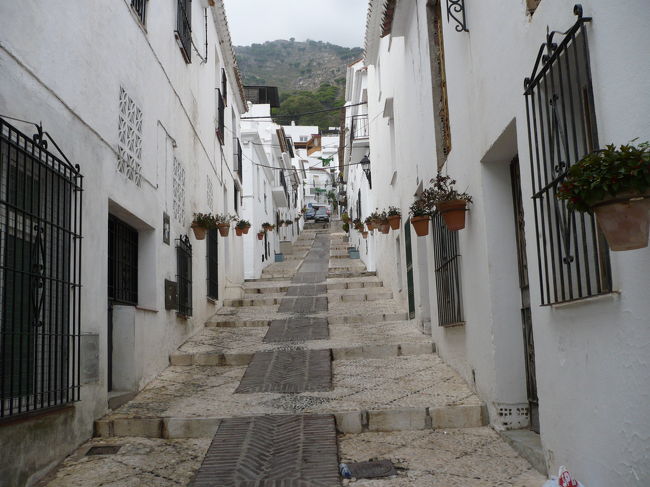 少し雨が降り出して折角の白い村も日差しが無け<br />ればちょっとねぇー。