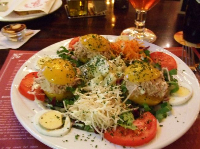 ツナと桃のサラダ。<br />割とおいしい。