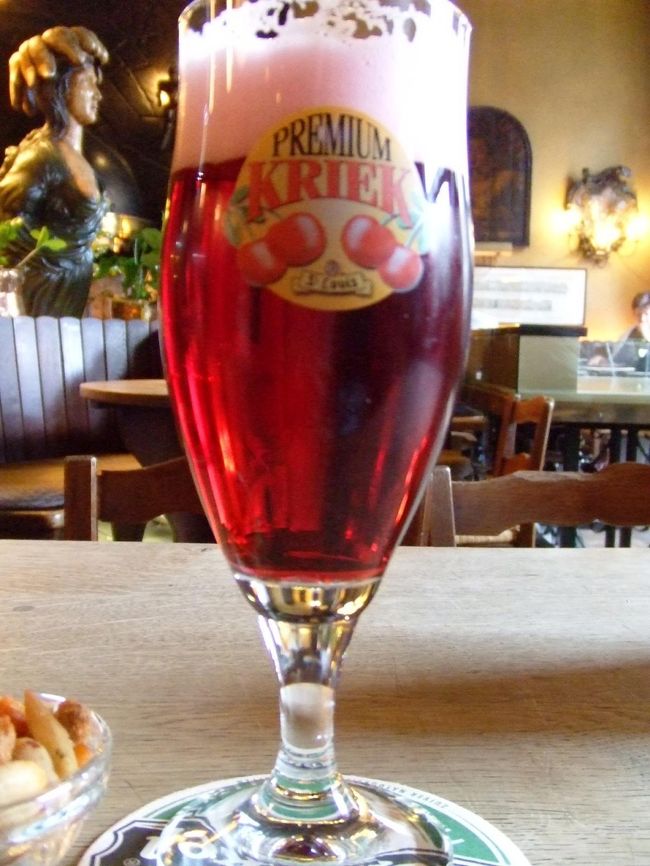 東京でも最近はあちこちでベルギービール飲めるようになったけど<br />もう少し安ければなーー<br /><br />2ユーロくらいにしてほしー