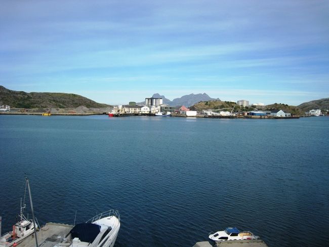 ボードーからのフライトは昼頃だが、結局、午前中はホテルの部屋で紅茶を飲んだり、うたたねをしながらのんびり過ごす。