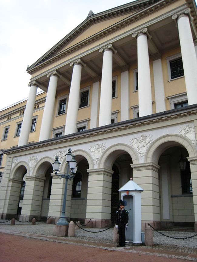 王宮では、衛兵が王宮を守っていた。