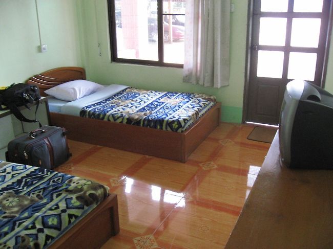 Dahlia Hotel.<br /><br />清潔で快適。10ドルくらい。