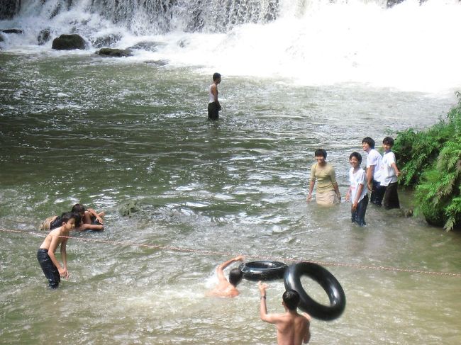 定番のタイヤチューブ。