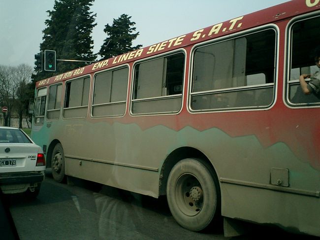 <br />路線バスなのか、観光バスなのか、<br /><br />どっちにしても、すごい　バス！！<br /><br />