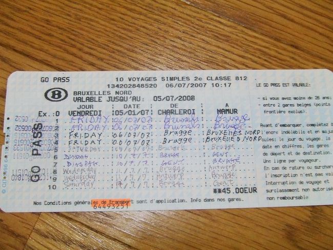 45ユーロで10回国内どこでも乗れる国鉄チケット。<br />すごくお得〜♪<br />これだけでゲント、アントワープ、ブルージュどこでもいける！<br />しかもこの一枚を何人で使ってもいいの。<br />26歳以下の値段みたいだけど、なんで買えたんだろ。<br />大人用はもうちょっと高いです。<br /><br />自分で曜日、日付、乗車駅、下車駅を記入するぽん。