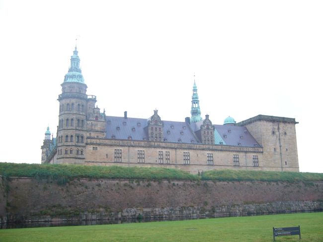 さっすが世界遺産だけあって、<br />立派なお城です。<br />ここって、ハムレットの舞台として有名なんだよね。