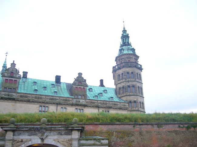 違う角度からもう１枚。<br />緑色の屋根がきれ〜い！