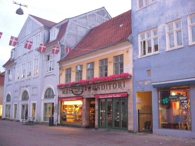 ヨーロッパのお家って、<br />みーんなかわいくお花を飾ってて、<br />好きなんだよね。<br />