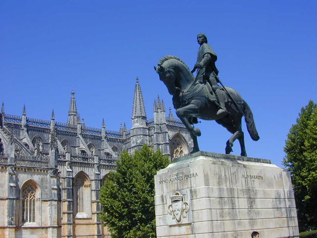 戦争時、イギリスからの援軍があり，その時の将軍の像です。