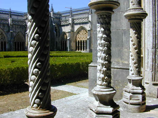 修道院内部のきれいな柱です。