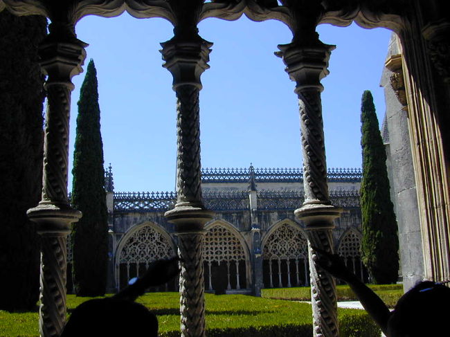 修道院の柱の１本１本が見事なものです。