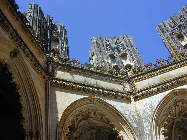 天井のない修道院です。どうも完成させる積りはないようです。