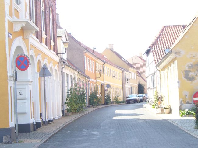 イーエスコウ城から、FYN BUS９２０番で、<br />フォーボーという港町に向かいました。（所要約３０分）<br />これが、フォーボーの街並。