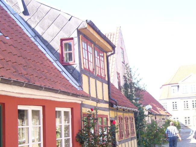 屋根の形がばらばらなのも、<br />またかわいい。