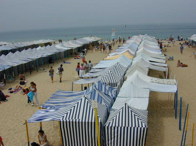 ナザレの海岸のきれいなテントです。