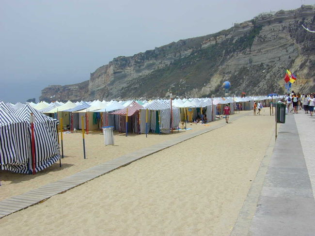 ナザレの海岸のテントです。