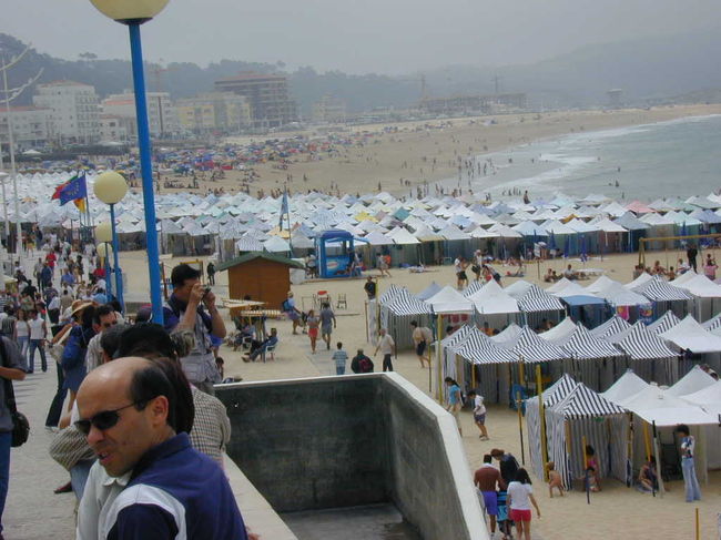 ナザレの海岸のテントです。