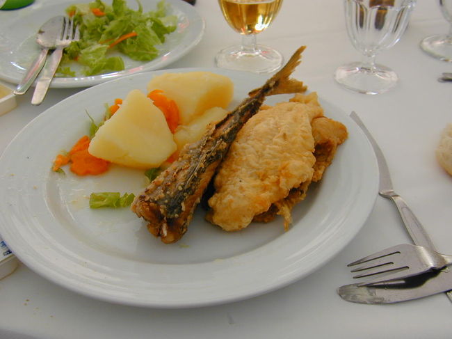 ナザレでの昼食がこのいわしのフライで、これがポルトガルのお料理です。