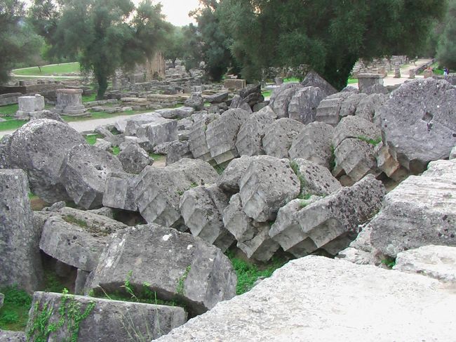 結構建物は崩れています。<br />当時、大きな地震があったからだそうで、そのまま保管しているそうです。<br />