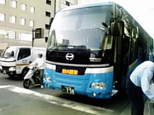 今回はホテルを贅沢にしたので、交通手段はきわめて倹約。東京⇔名古屋間は高速バスを使用。<br />「旅の散策ツアーズ」というあまり名の知れないバス会社をwebで予約。ちょっと不安でしたが、これが大正解！