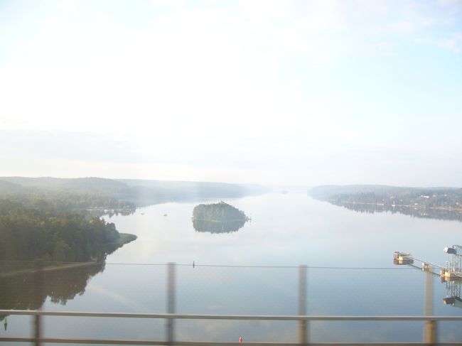 朝、部屋の窓から撮ってみました。<br />もやがかかって、いい感じです。<br />