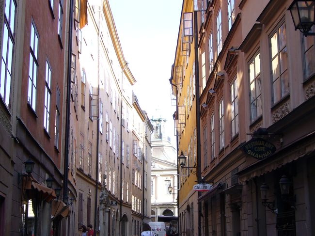 奥に見えるのは、<br />大聖堂です。