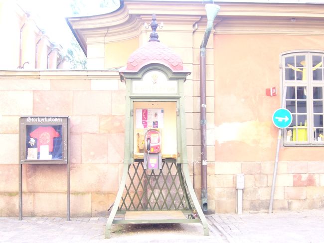 王宮近くのおしゃれな電話BOX<br />