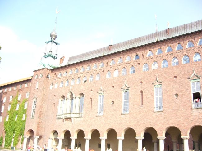 メーラレン湖畔側からの市庁舎