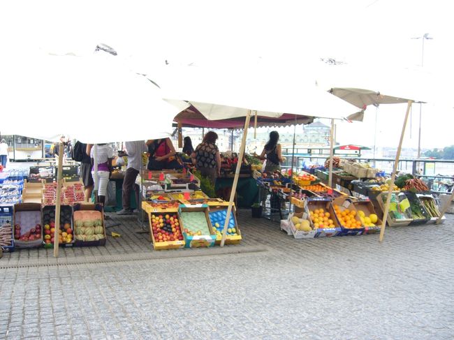 スルッセン駅前の八百屋