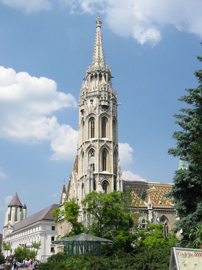 マーチャーシュ教会　王宮の丘の上にあります。