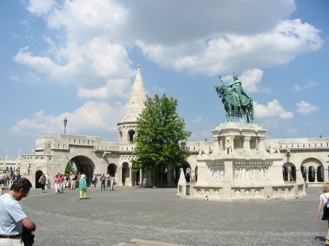 漁夫の砦と聖イシュトバーン騎馬像