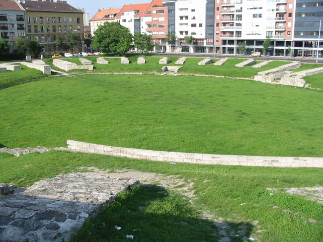 オーブダ　ローマ軍の円形劇場跡