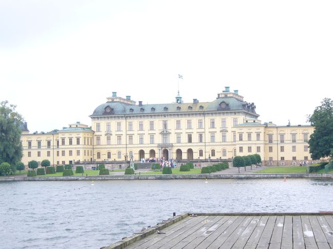 ドロットニングホルム宮殿に到着！！<br />バスの乗り場がよく分からず、<br />地元のおばさんに教えてもらい、<br />何とか来れました。