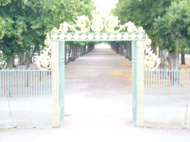 庭園入り口の門