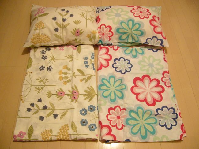 最後は、HOMTEXで買った<br />布団カバーと枕カバーのセットです。<br />超かわいくって、一番のお気に入り♪<br />こんなかわいい布団カバー、<br />日本では見かけたことないよぉ。<br /><br />